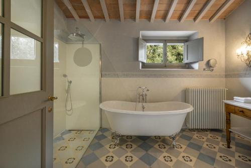 Torre a Cona Wine Estate的一间浴室