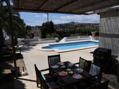 Spanish Villa in Moraira with Private Pool内部或周边的泳池