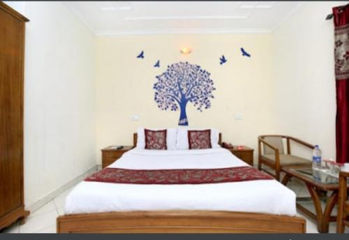 Hotel Paradise Chandigarh客房内的一张或多张床位
