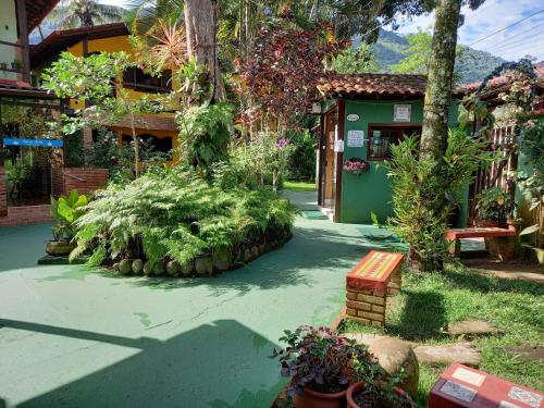 Recanto das Flores Lofts - Ilha Grande Rj外面的花园