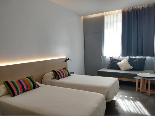 埃斯普莱中心旅馆客房内的一张或多张床位