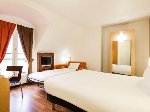 凡尔赛宫宜必思酒店 客房内的一张或多张床位