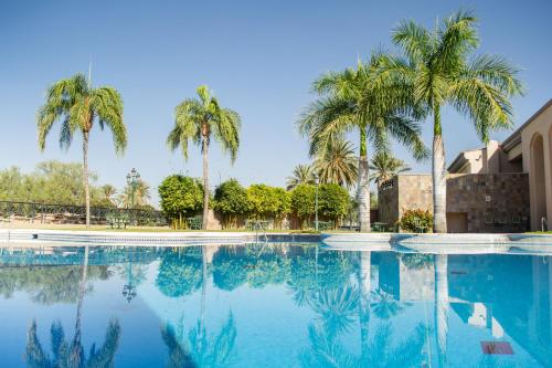 Azul Talavera Country Club内部或周边的泳池