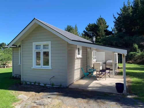  WaipukurauParatu Farm Cottage in a quiet rural setting.的相册照片