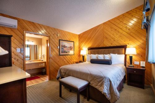 乌雷奥雷宾馆的一间酒店客房 - 带一张床和一间浴室