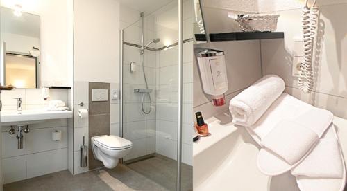 安斯巴赫Hotel-Gasthof Rangau的带淋浴、卫生间和盥洗盆的浴室