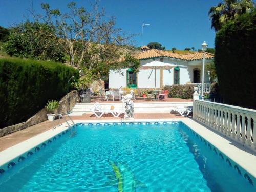 普拉多德尔雷4 bedrooms villa with private pool enclosed garden and wifi at Prado del Rey的相册照片