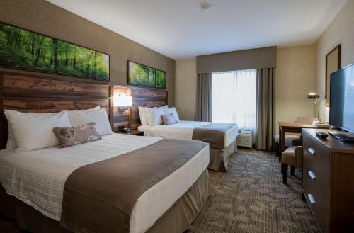 维勒蒙特贝斯特韦斯特普拉斯维蒙套房酒店的酒店客房设有两张床和一台平面电视。