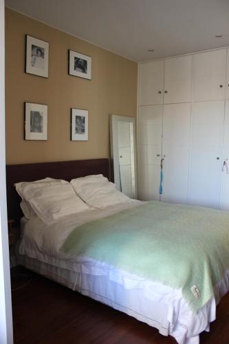 BERNABEU, luxury y luminoso apartamento entero客房内的一张或多张床位