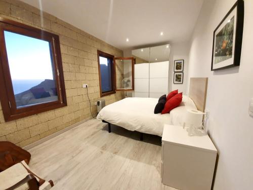 阿罗纳4 bedrooms house with furnished garden and wifi at Arona的相册照片