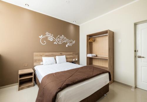 皮乌拉Hotel Solec Piura的一间卧室,卧室内配有一张大床