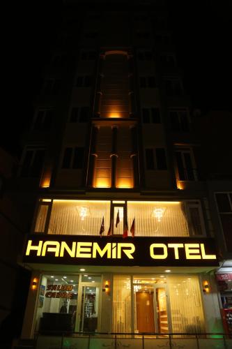 TatvanHanemir Otel的带有读取锤子调制图的标志的酒店
