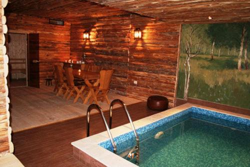德里亚诺沃德里亚诺沃帕克酒店的小木屋内带游泳池的房间
