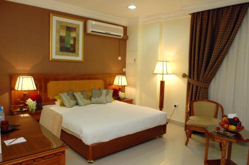 Al Muntazah Plaza Hotel客房内的一张或多张床位