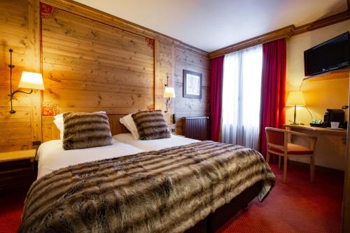 香榭富勒里斯莫尔济讷酒店客房内的一张或多张床位