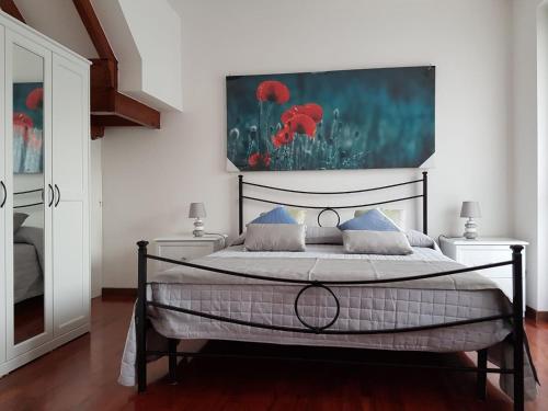 内格拉尔Dalla Giò的一间卧室配有一张壁画床