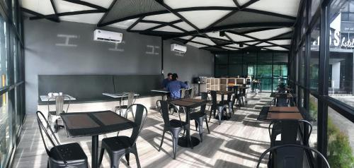 The chess hotel餐厅或其他用餐的地方