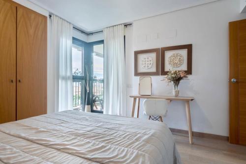 Marin Beach Apartments Patacona客房内的一张或多张床位