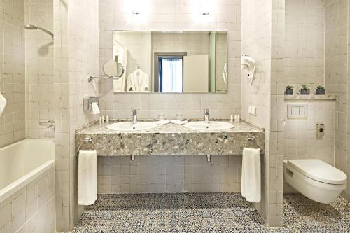 马努法克图拉设计酒店的一间浴室