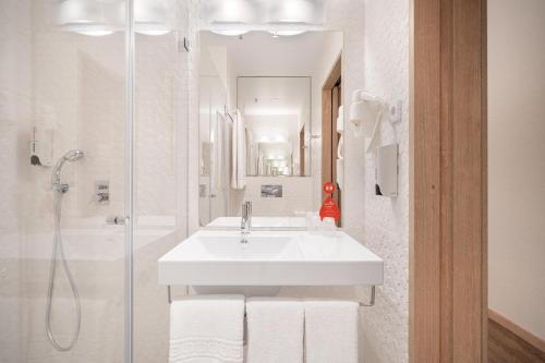 Moov Hotel Oeiras的一间浴室