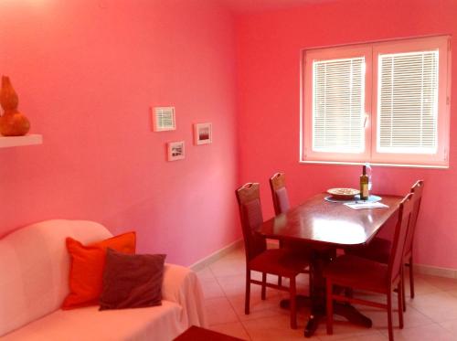 蒂瓦特2 bedrooms appartement at Radovici 900 m away from the beach with furnished balcony and wifi的相册照片