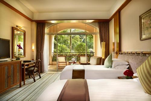 东莞峰景高尔夫酒店 客房内的一张或多张床位
