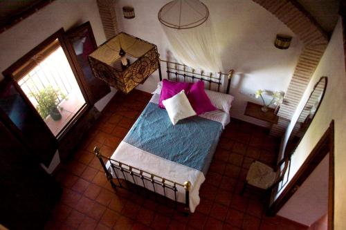 3 bedrooms villa with private pool enclosed garden and wifi at Monesterio客房内的一张或多张床位