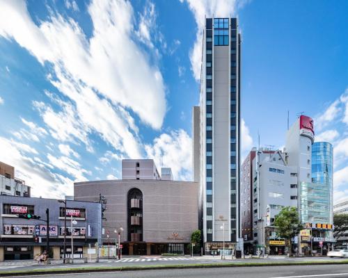 立川市Hotel Emisia Tokyo Tachikawa的一座高楼高空的城市