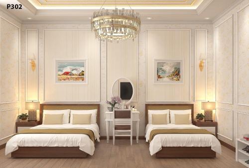 下龙湾Halong Lavender Hotel的一间卧室配有两张床和吊灯。