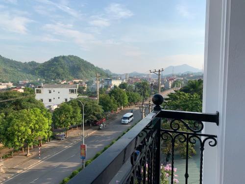 Pa Hiem (1)Khách sạn Phương Nam的市景阳台