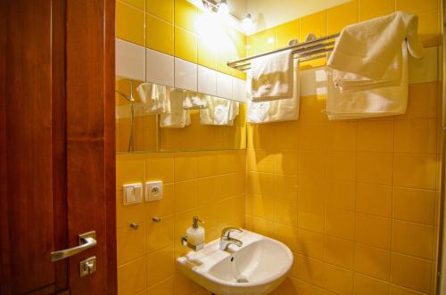 法玛奥威奇特拉塞酒店的一间浴室