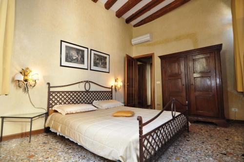 卡萨德皮托利威尼斯公寓酒店客房内的一张或多张床位