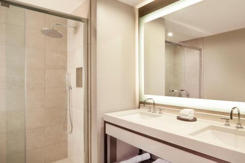 Hyatt Regency Frisco-Dallas的一间浴室
