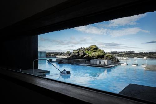 Silica Hotel at Blue Lagoon Iceland内部或周边的泳池