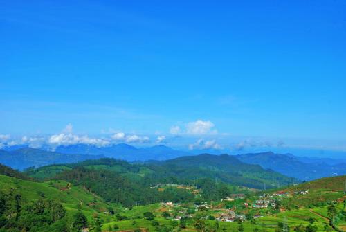 努沃勒埃利耶圣弗朗西斯科度假村的享有山脉山谷的景色