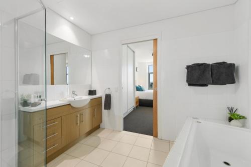 Wallaroo Marina Sea Vu Apartment的一间浴室