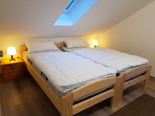 Ferienwohnung am Dörnberg客房内的一张或多张床位