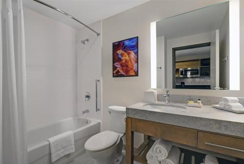 Candlewood Suites - Kingston West, an IHG Hotel的一间浴室