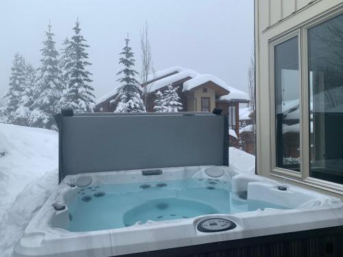 Zola Retreat- RARE Luxury Ski in/out *Hot tub, BBQ, Double heated garage*平面图