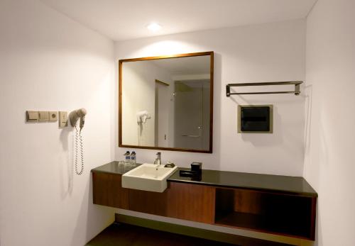 新绿翡翠仙图市酒店的一间浴室