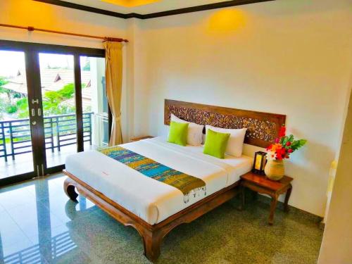 Poolsawat Villa - SHA Plus客房内的一张或多张床位
