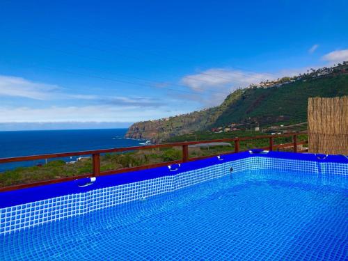 拉奥罗塔瓦Casa Vistazul的海景游泳池