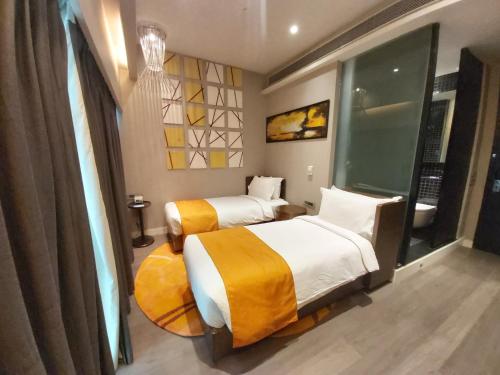 新德里国际机场T3航站楼智选假日酒店客房内的一张或多张床位