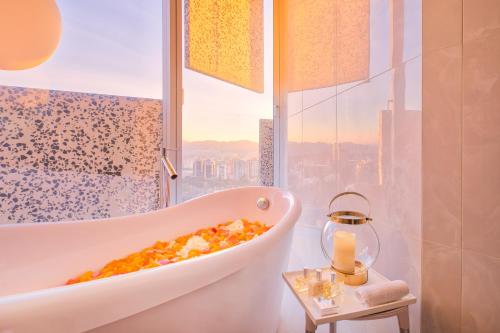Maritim Hotel Plaza Tirana的一间浴室