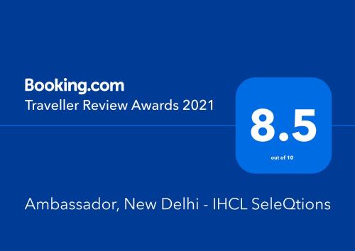 新德里Ambassador, New Delhi - IHCL SeleQtions的蓝色盒子,上面有8个