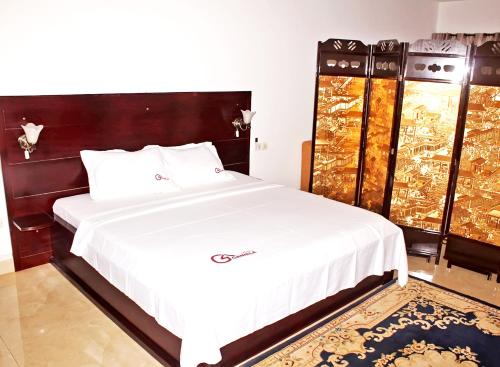 Hotel Ganiela客房内的一张或多张床位