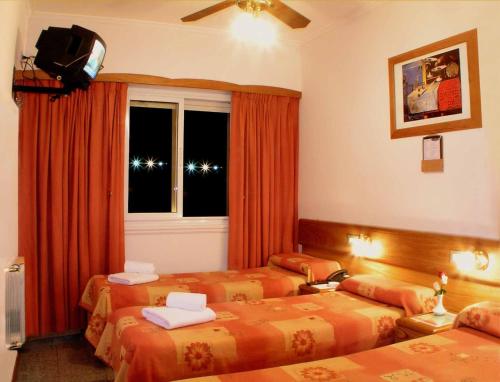 格兰大西洋酒店客房内的一张或多张床位