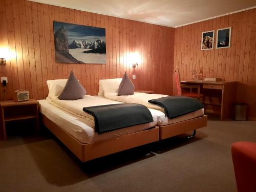 Hotel Restaurant Waldrand , Isenfluh客房内的一张或多张床位