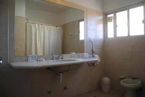 伊比利亚酒店的一间浴室
