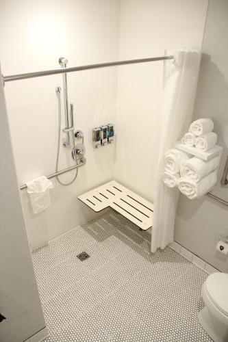 Hotel Rock Lititz的一间浴室